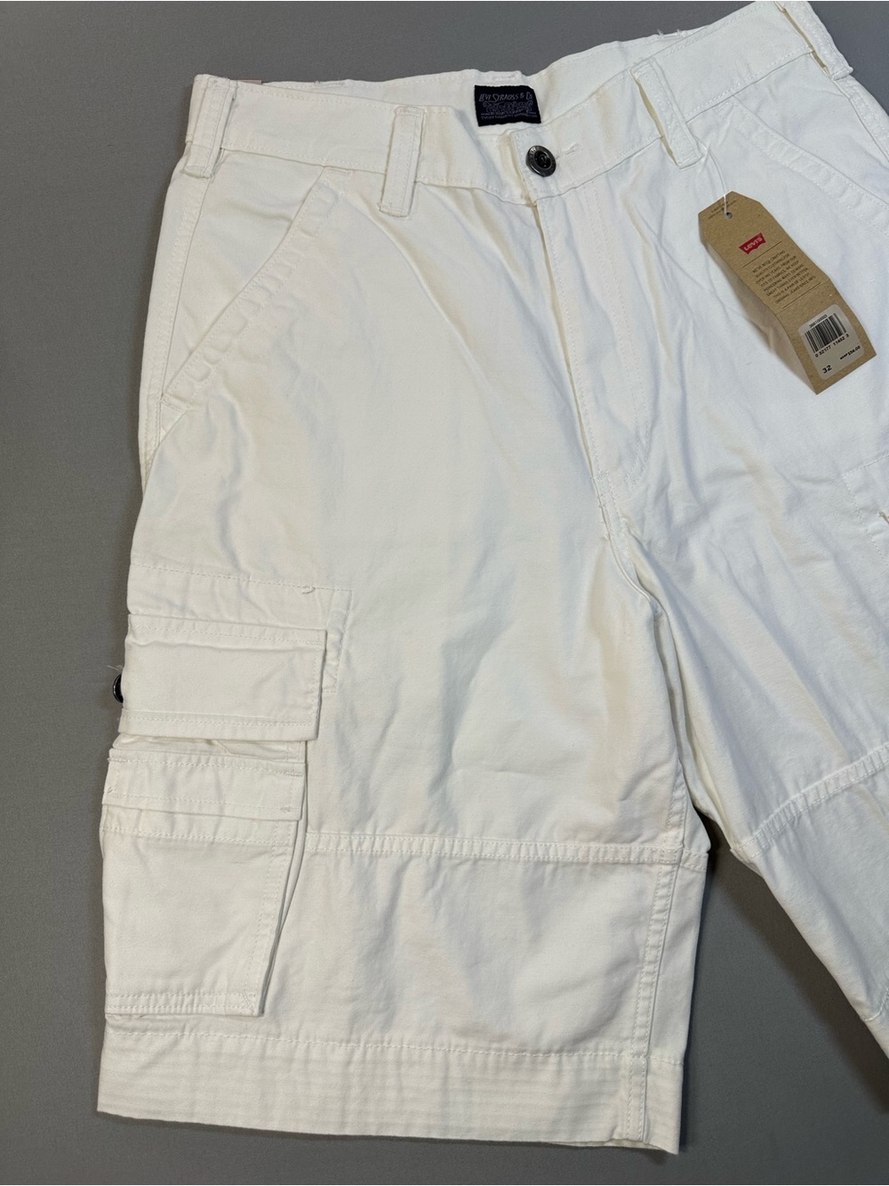 NWT Levi's Squad Cargo Shorts, White - Mens 32 - Picture 6 of 15